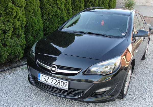 Opel Astra cena 24900 przebieg: 203481, rok produkcji 2015 z Staszów małe 232